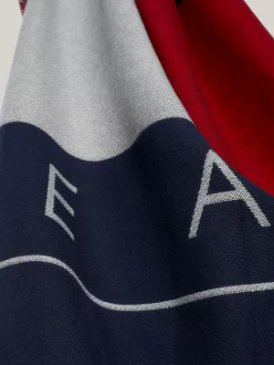 Manta com franjas e logotipo