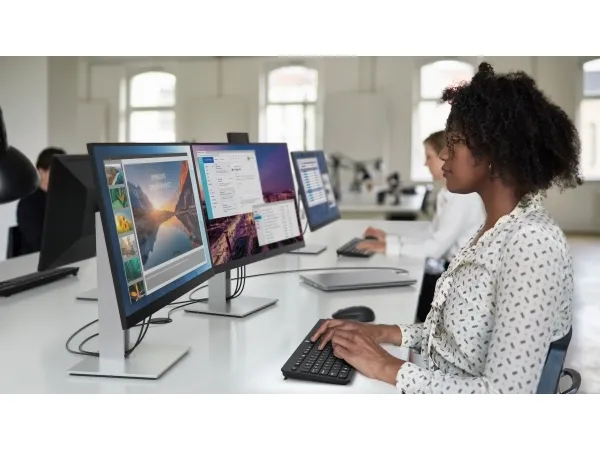 HP E24D G4 USB-C DOCKING FHD MNTR 24IN 16:9 1000:1 5MS IN