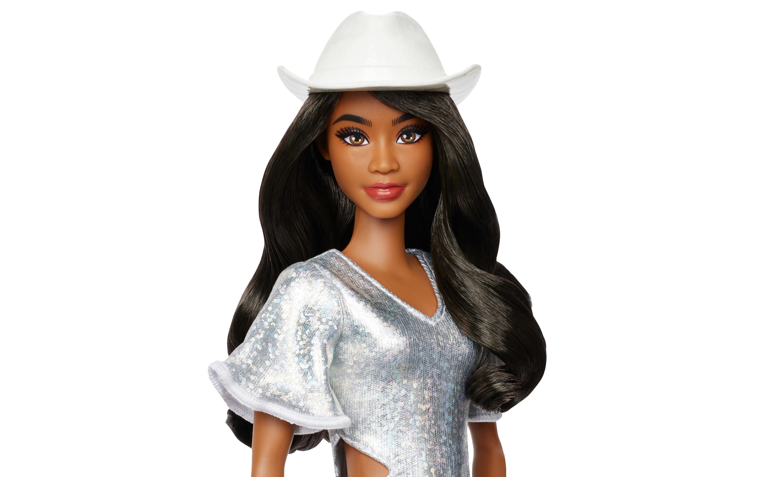 Puppe Fashionista Glitter CowgirlFashionistas-Puppe in funkelndem, silbernem Kleid mit Cowboyhut und Stiefeln