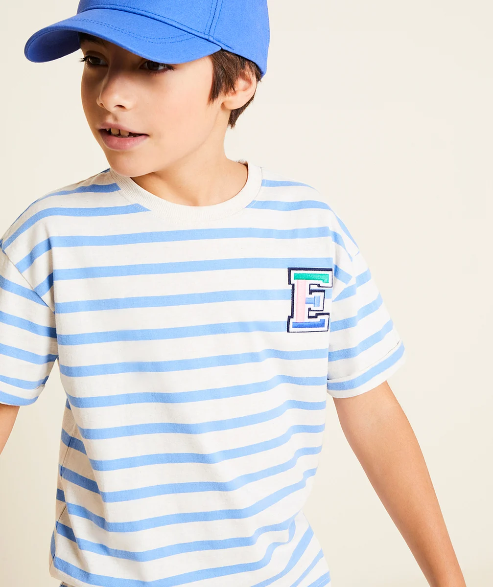 t-shirt manches courtes garçon en coton bio avec rayures et patch brodé