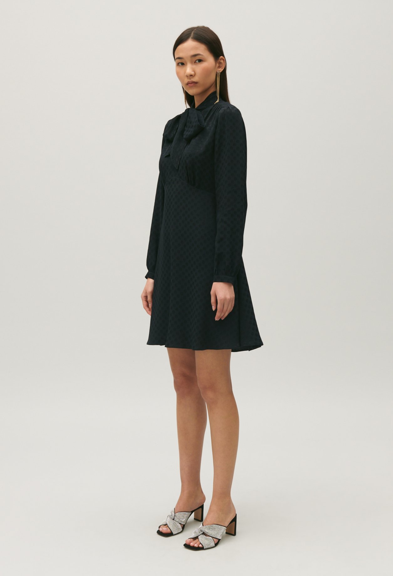 Robe col lavalli&egrave;re noire