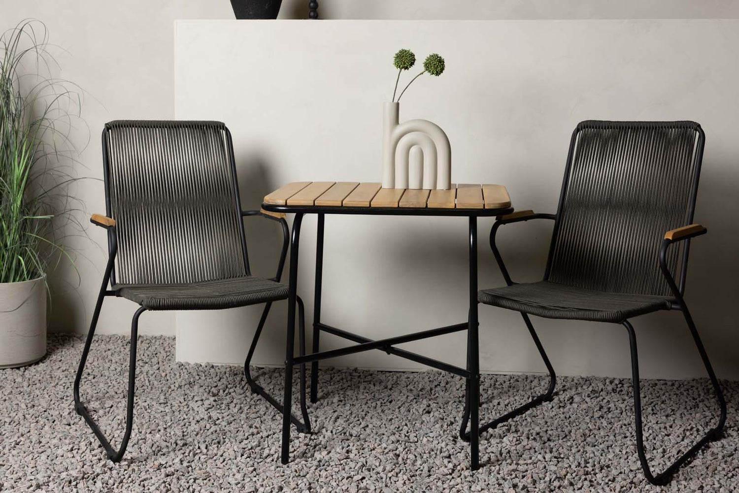 Holmbeck tuinset: tafel, 2 stoelen, naturel/zwart. 88 x 70 x 74 cm