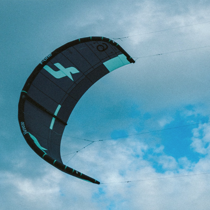 AILE DE KITESURF F-ONE BREEZE V5 ONYX/MINT