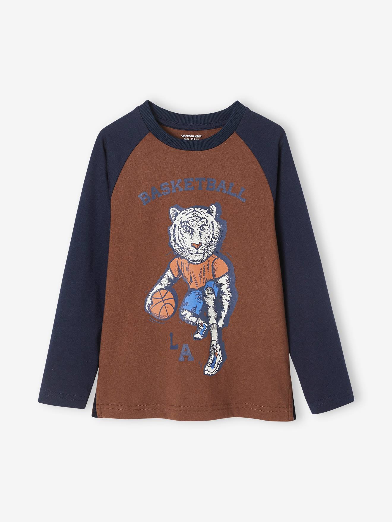 Camiseta esportiva infantil para meninos, na cor chocolate, com estampa de tigre e jogador de basquete.