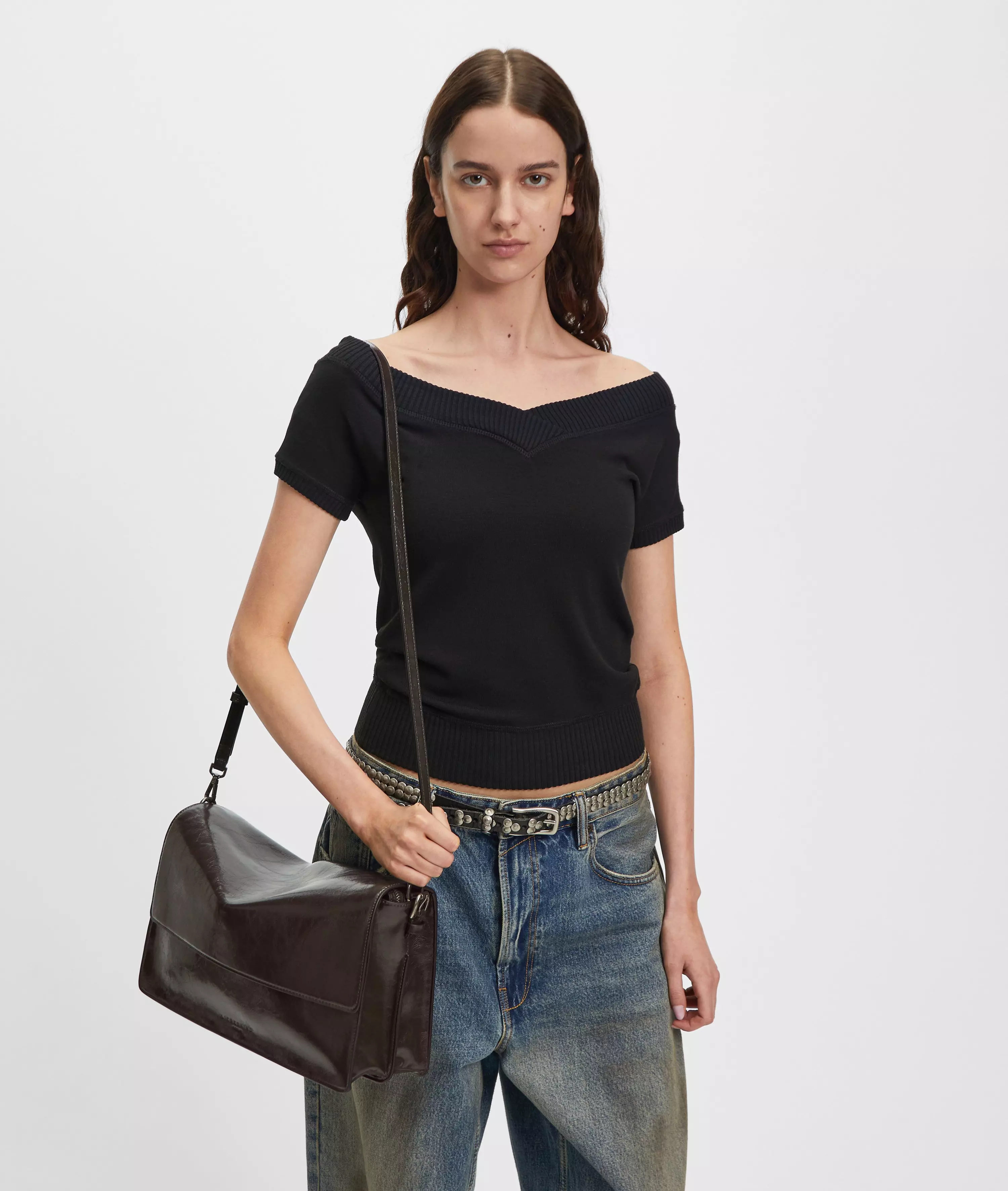 Audrey Crossbody M Spacious shoulder bag in patent leather look with glossy finish