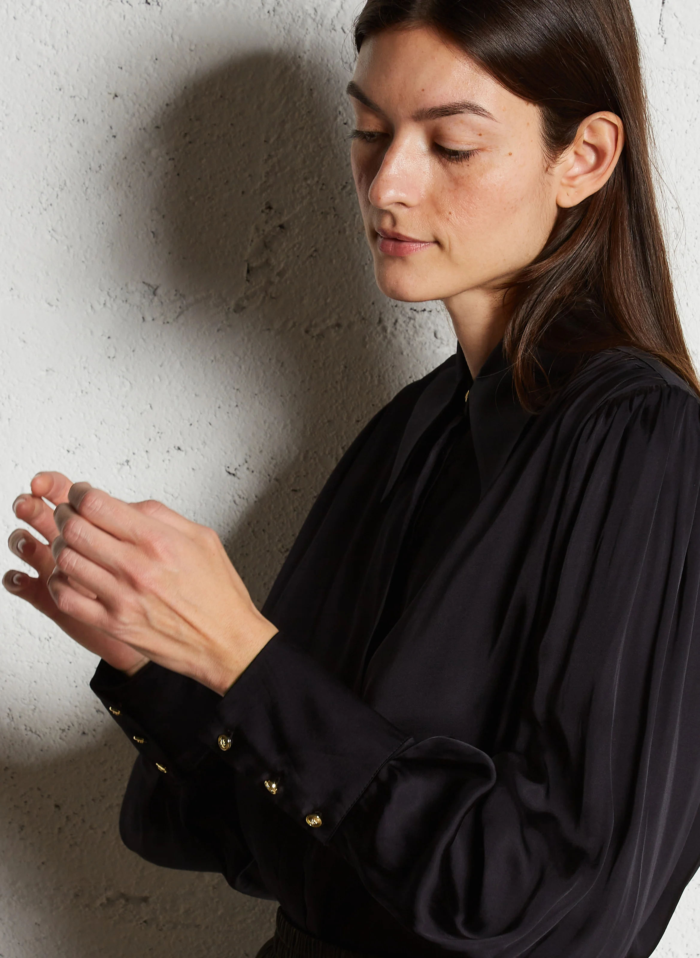 CHARLENE - Chemise col classique droite satinée | Noir