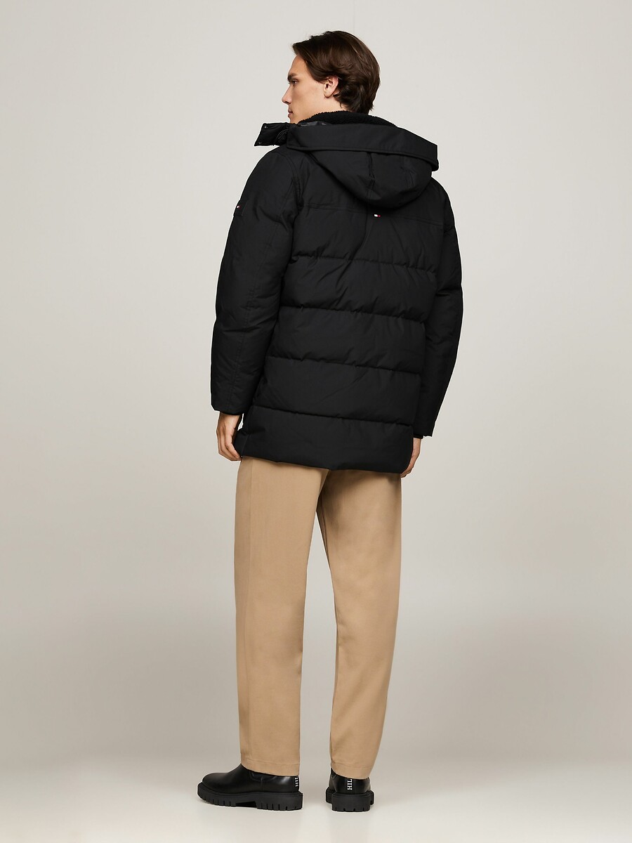 TOMMY HILFIGER<br>Parka com capuz removível, repelente à água e isolante