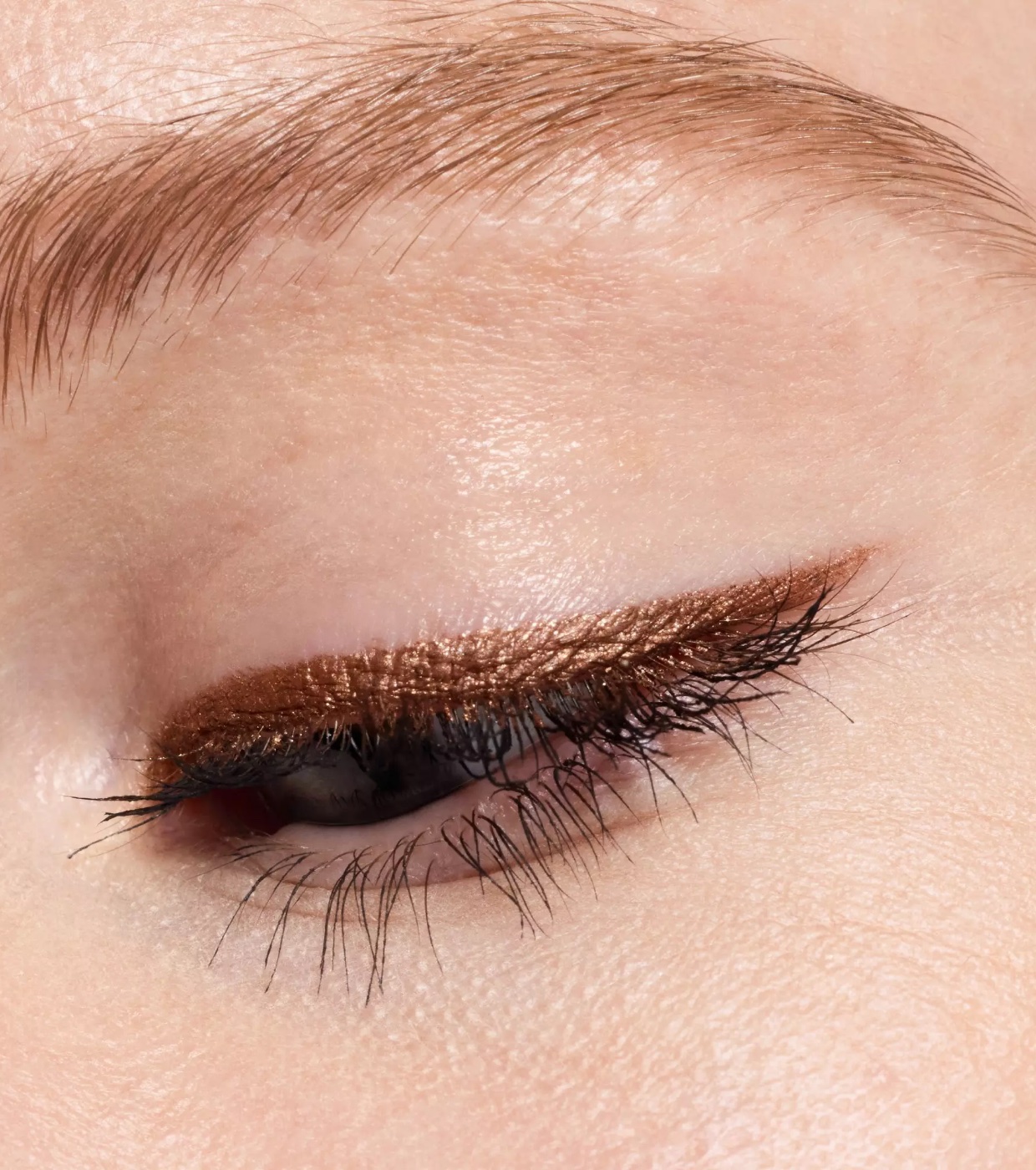 Catrice - Delineador Jewel Glide Effect - 020: Amber Glow