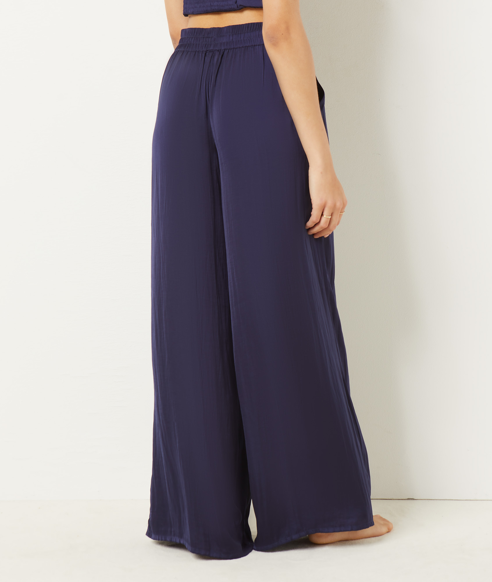 Pantalon de pyjama satiné coupe évasée
