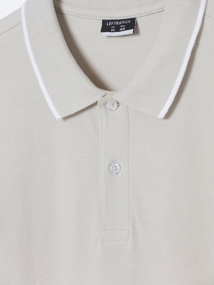 Camisa polo básica e vibrante - Areia clara