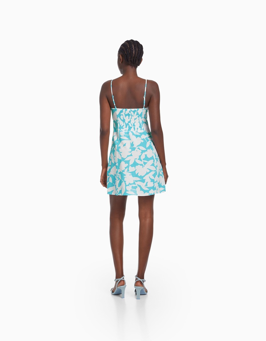 Vestido curto de linho misto com alças finas e detalhe de nó.