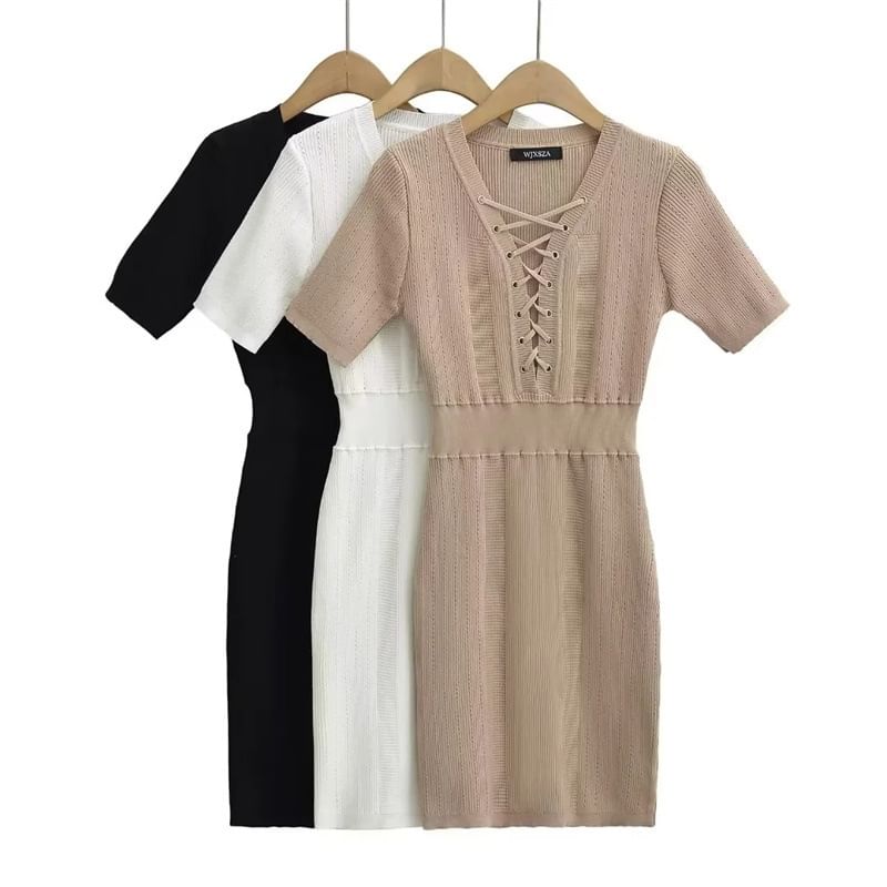 Bolgivy - Gebreide midi-jurk met korte mouwen en V-hals