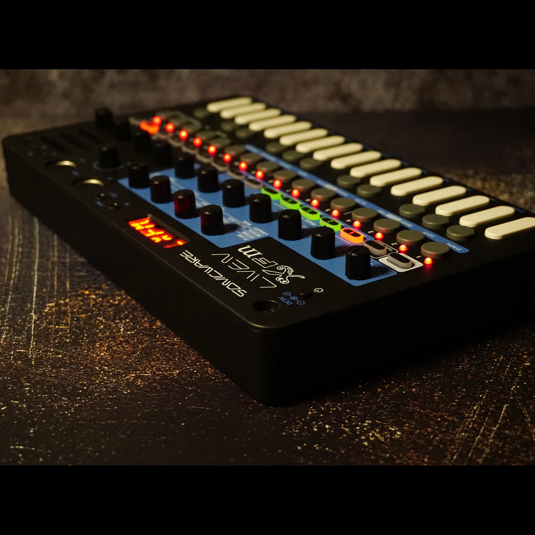 Sonicware LIVEN XFM groovebox