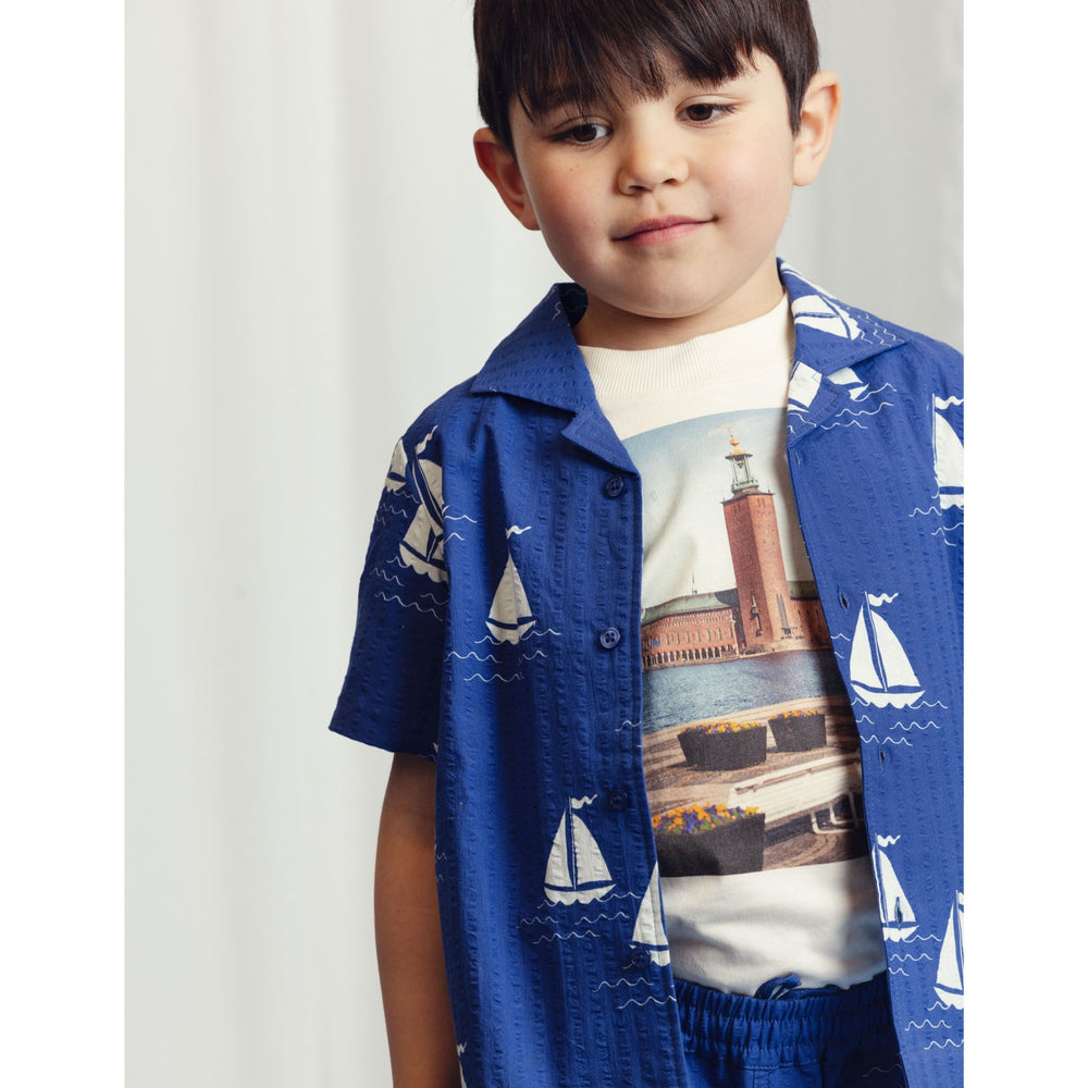 Køb Mini Rodini Blue Sailing Boats AOP Woven Skjorte