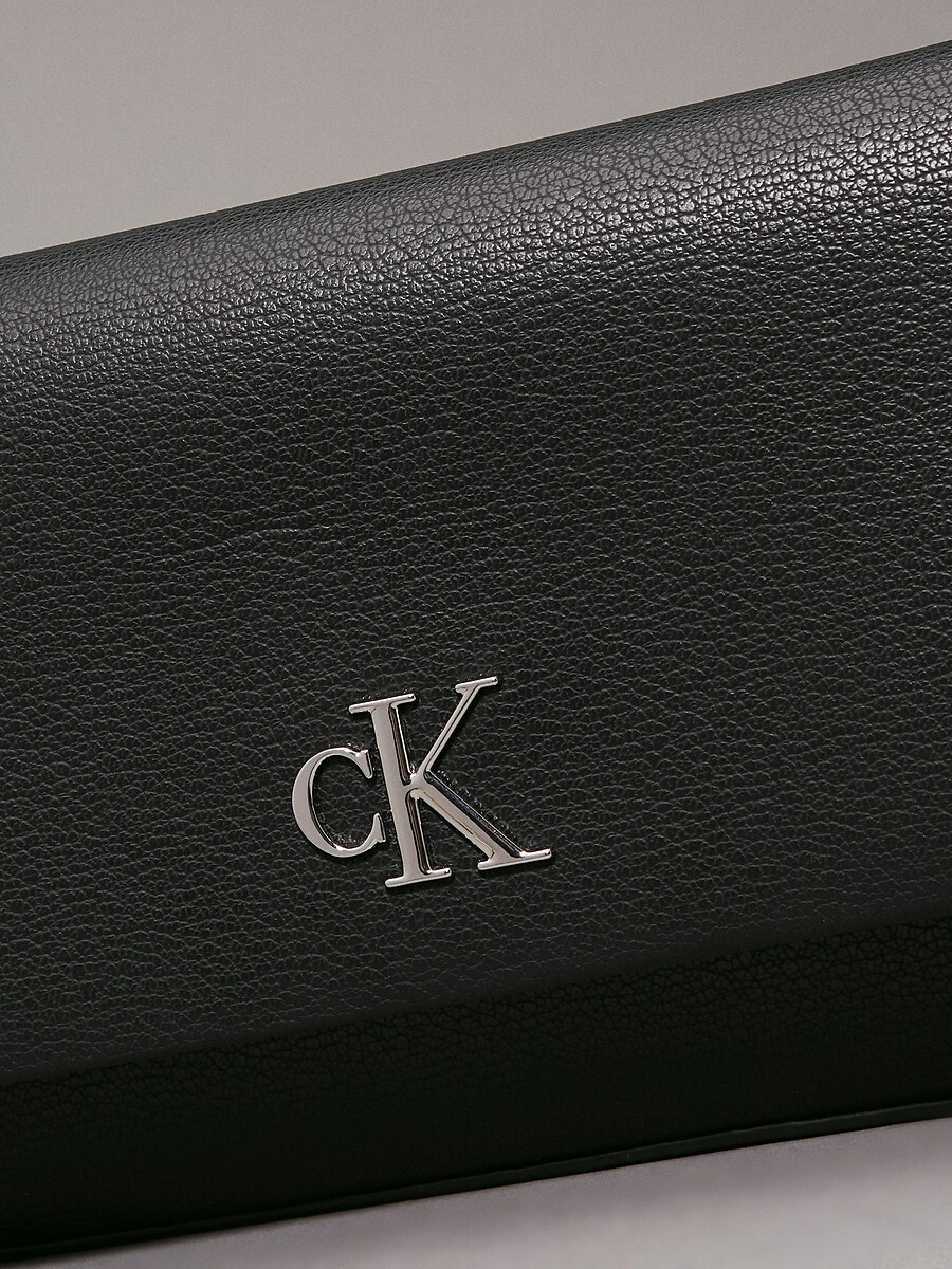 CALVIN KLEIN<br>Bolsa de mão com aba e 2 alças de ombro