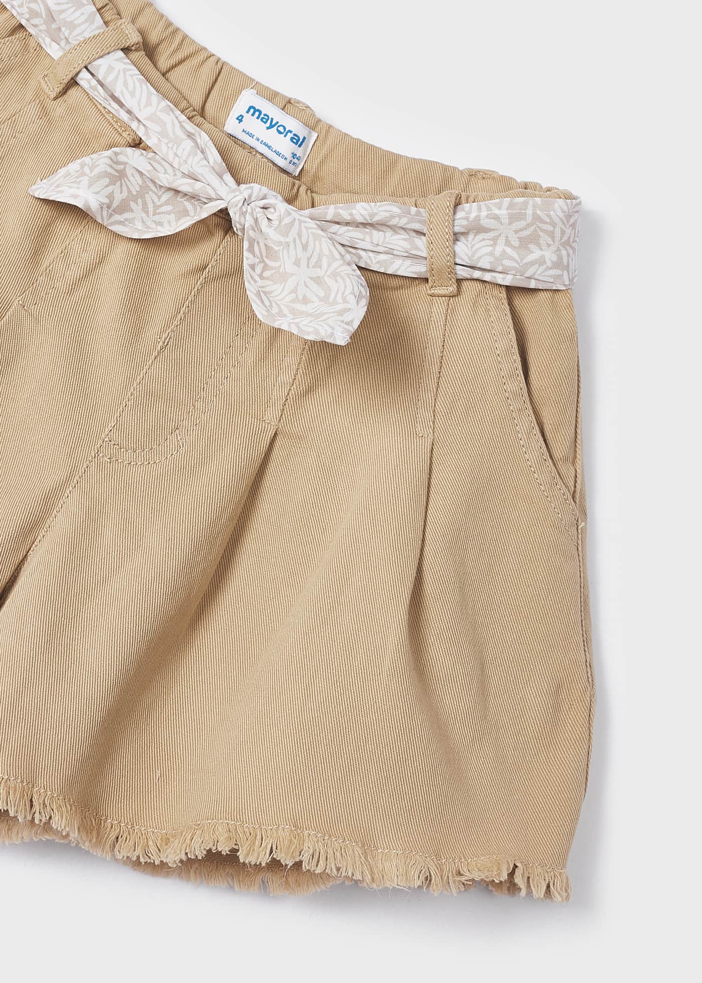 Calções de algodão estampados para meninas com cinto, feitos de algodão sustentável.