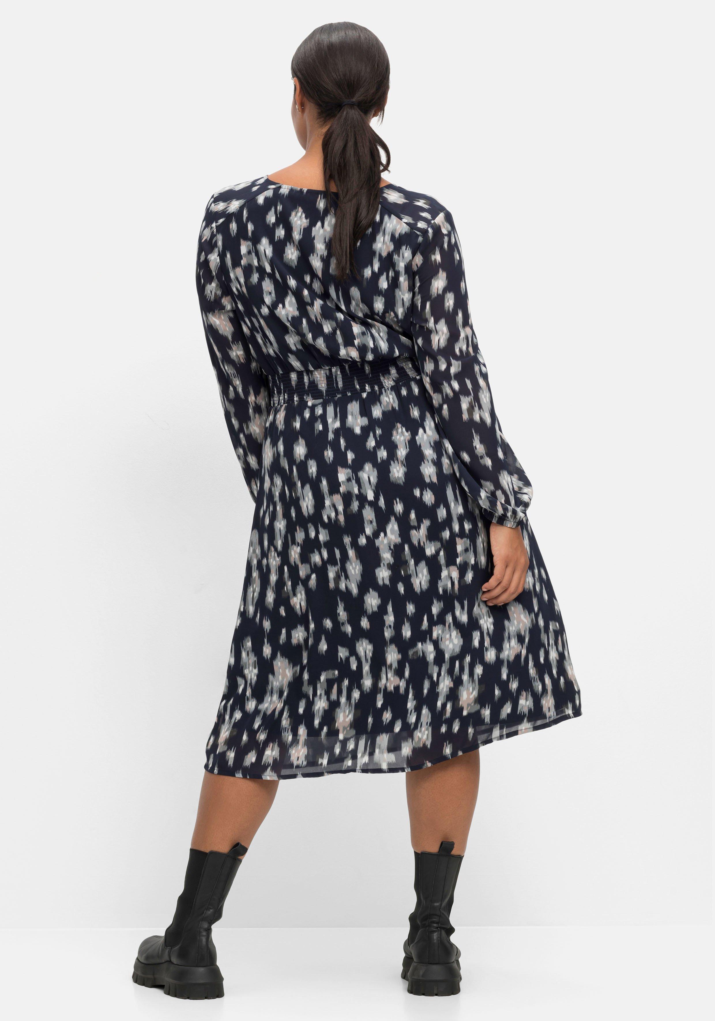 Chiffonkleid mit Alloverdruck und V-Ausschnitt