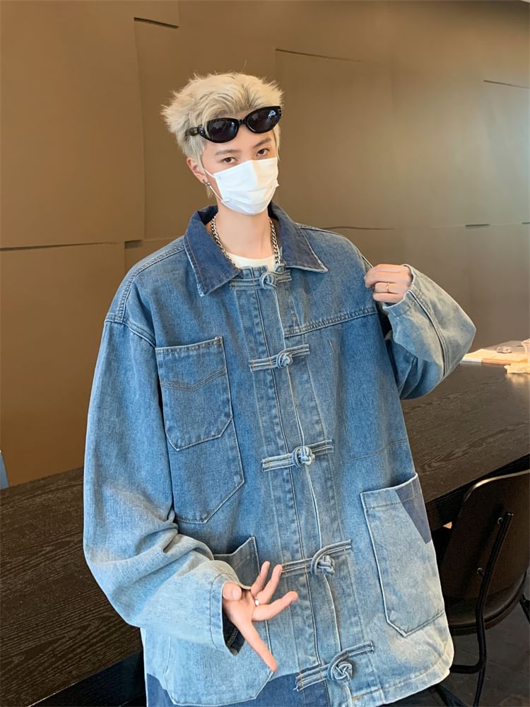 Plummie - Gewassen denim jack met kraag en kikkersluiting