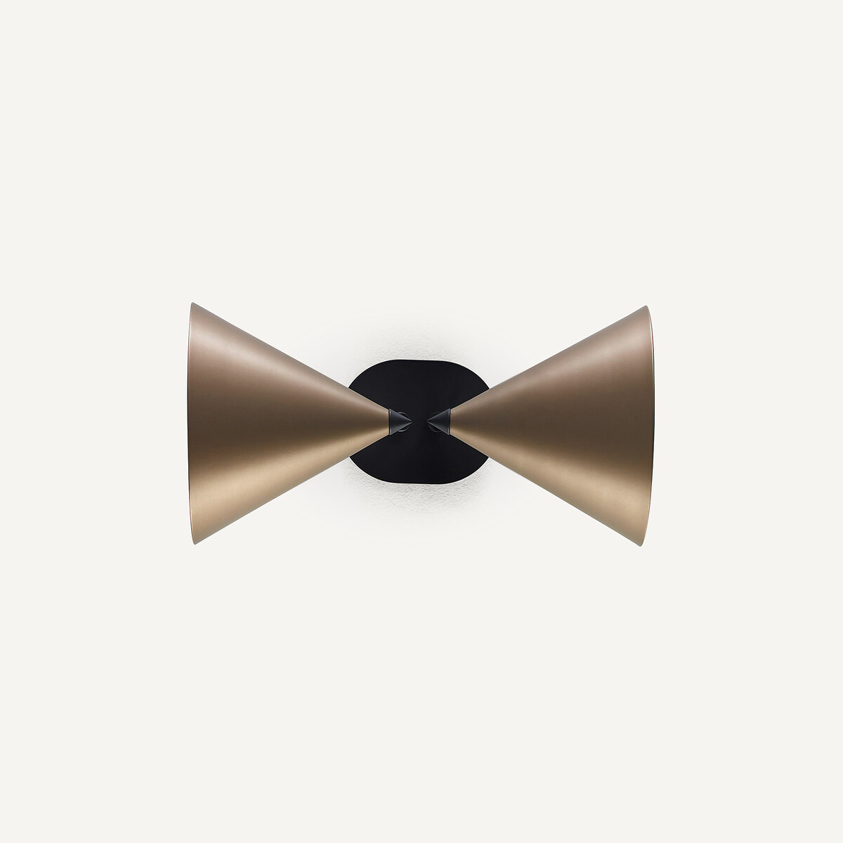 AM.PM<br>Luminária de parede de cone duplo, Moke