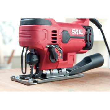 SKIL decoupeerzaag 4530GA 550W   7 zaagbladen