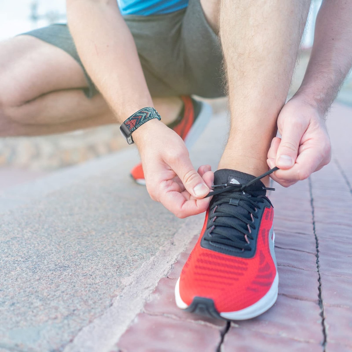 Fitbit Charge 5 klokkerem med flettemønster Blå/oransje