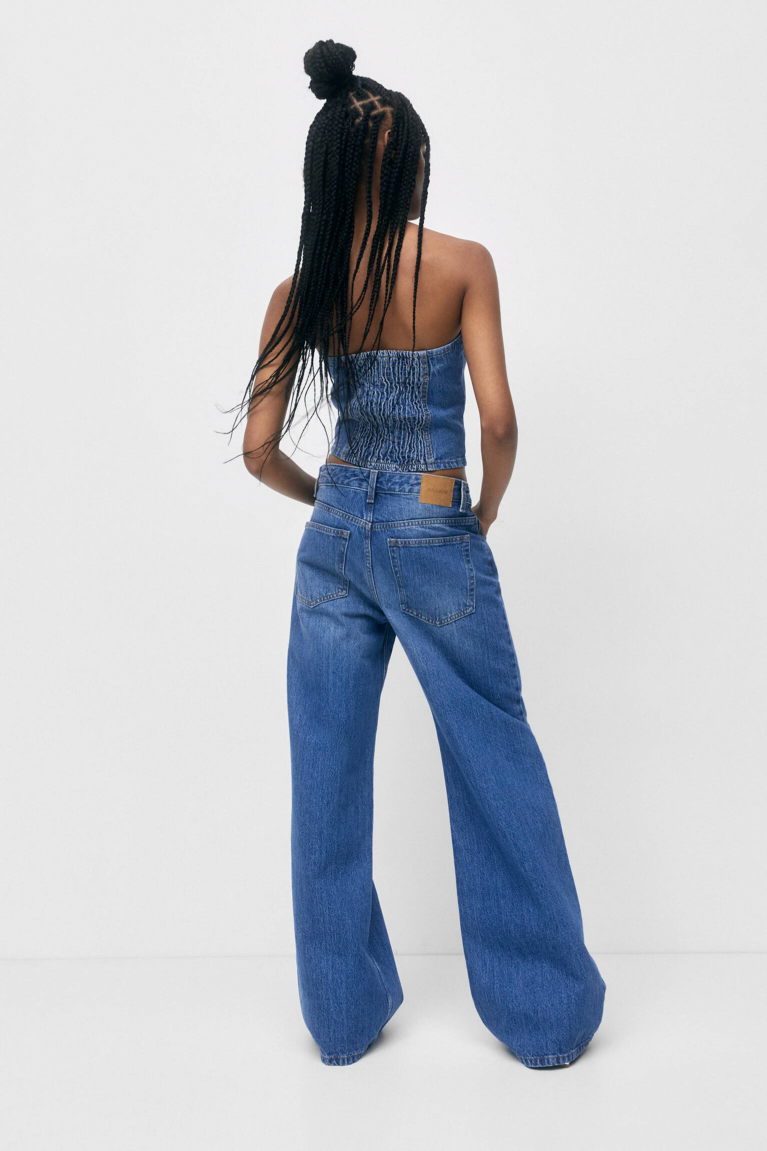 Calça jeans de perna larga e cintura baixa - azul médio