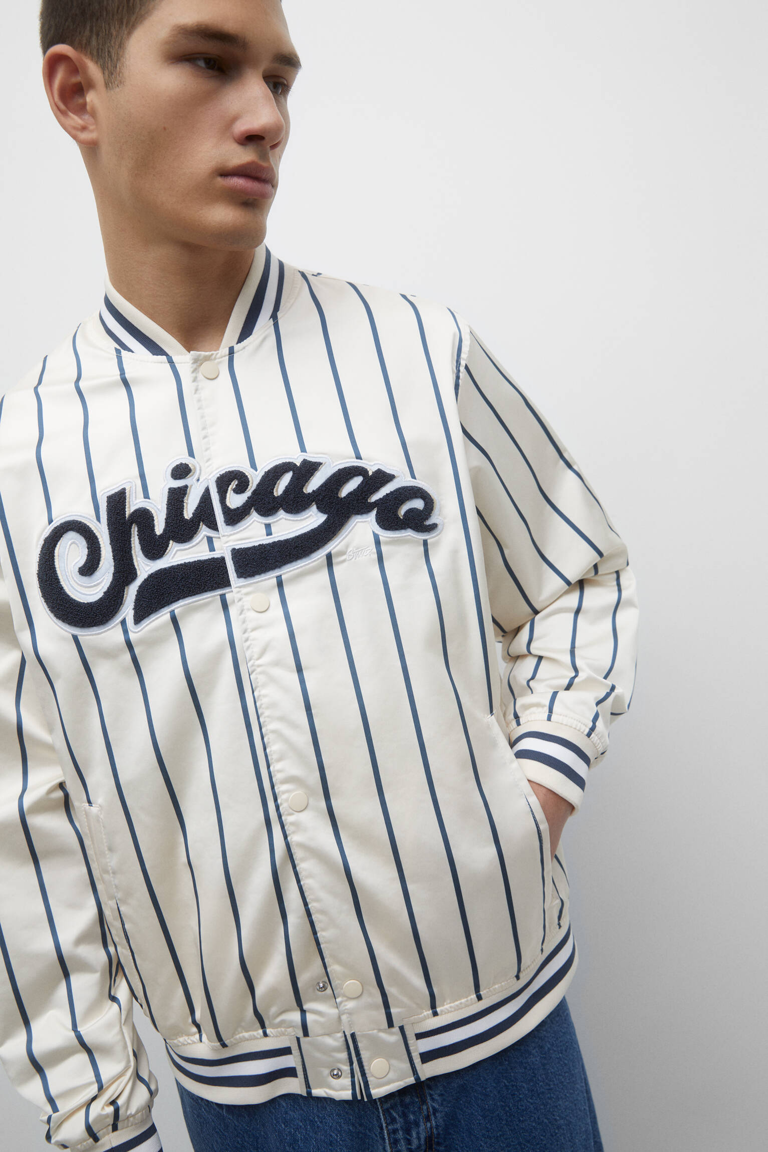 JAQUETA BOMBER DE BASEBOL - OFF WHITE