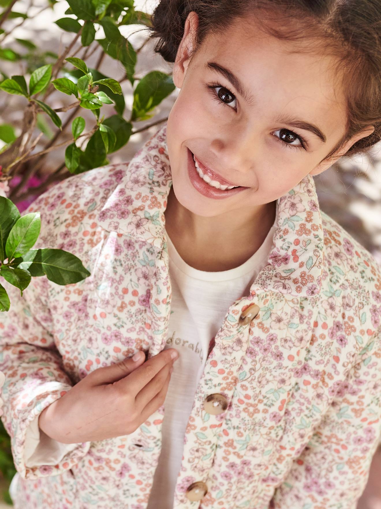 Jaqueta acolchoada off-white com estampa floral para meninas