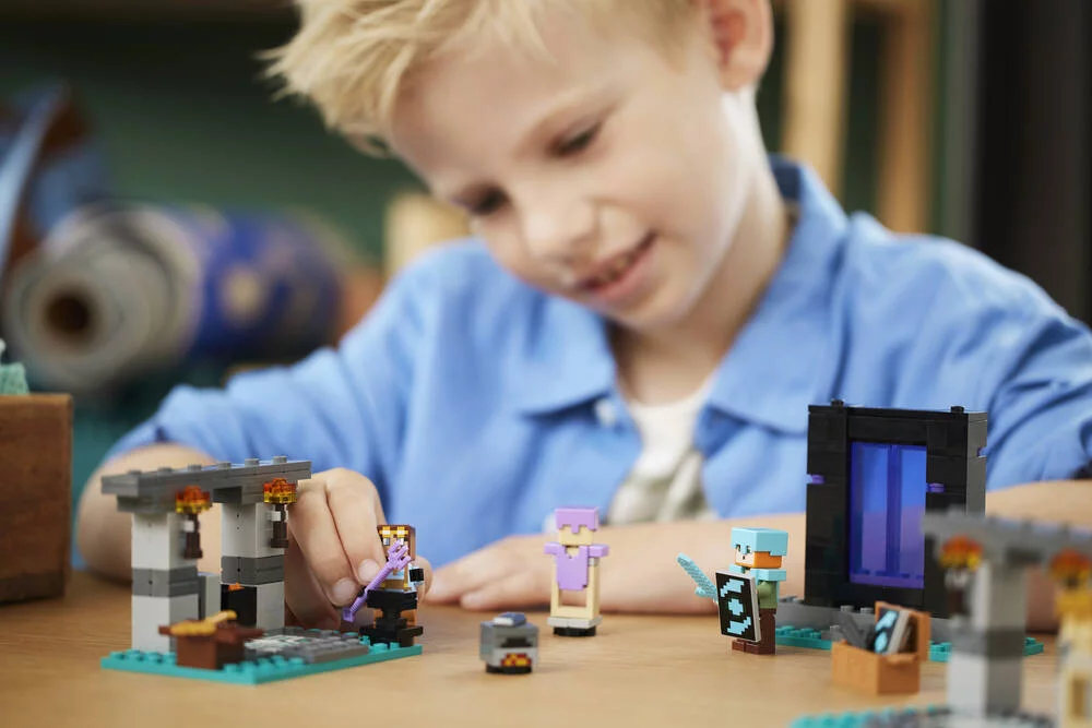 LEGO®MINECRAFT™ 21252 - L'ARMURERIE