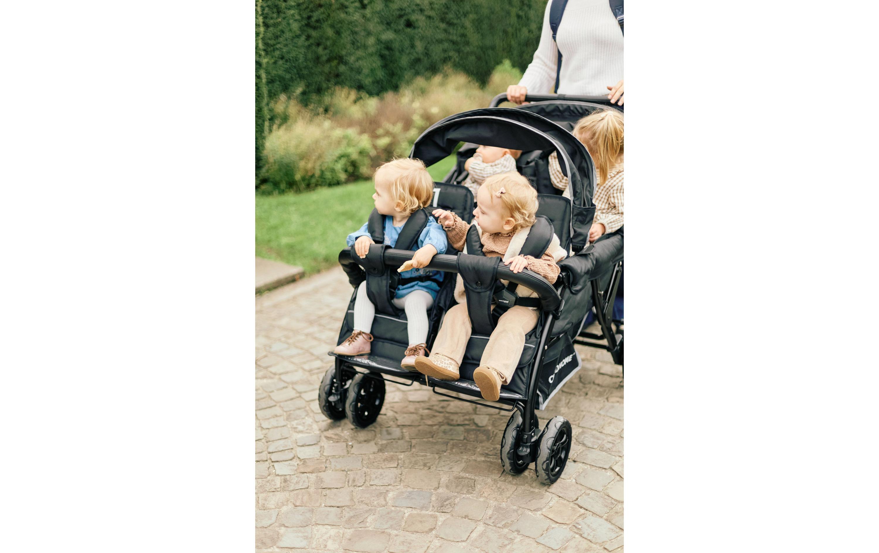 Mehrlingswagen Quadruple, Schwarz<br>Geschwisterkinderwagen mit Regenschutz und Sonnenschutz