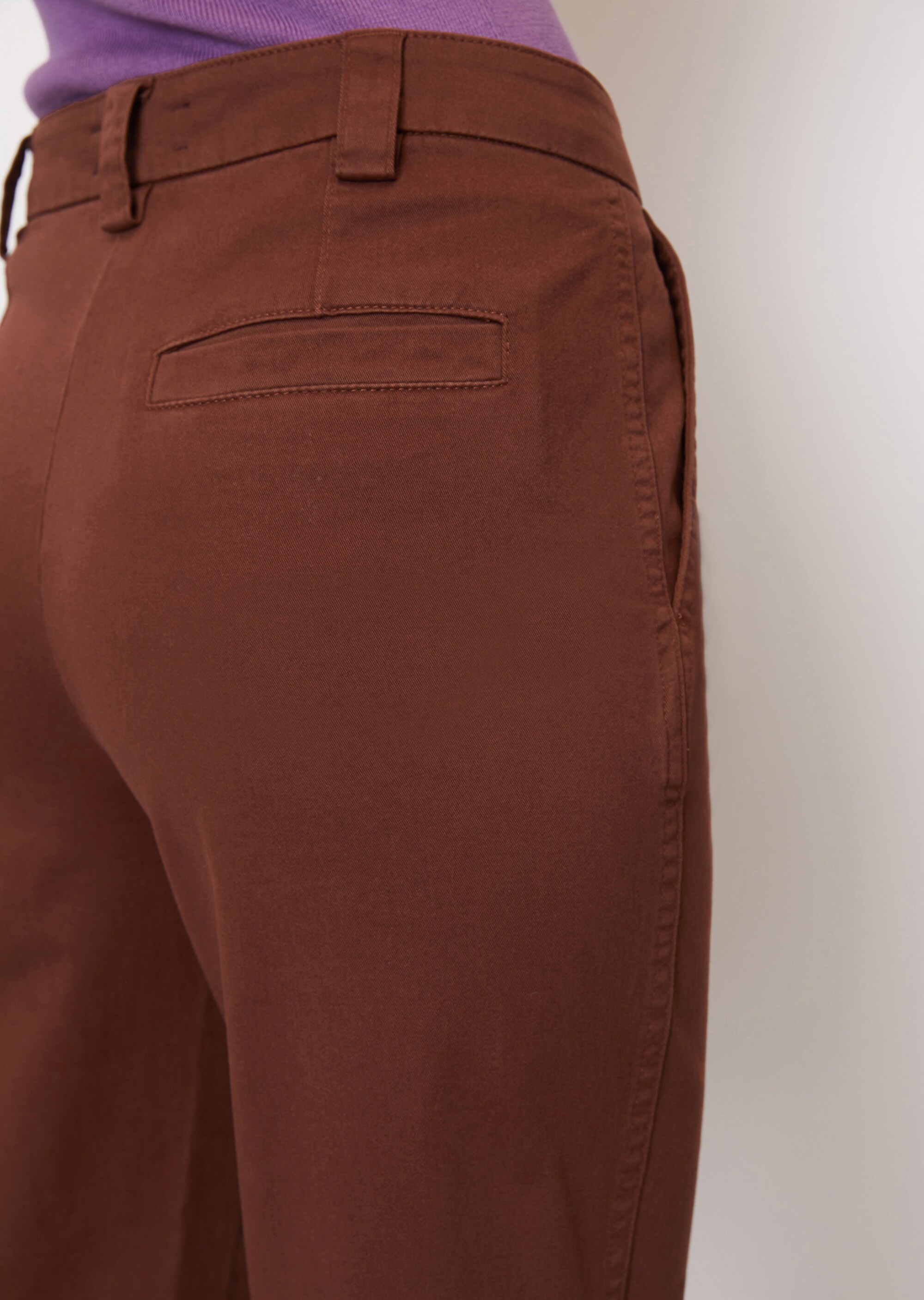 Chino Modell KALNI tapered aus Bio-Baumwoll-Stretch