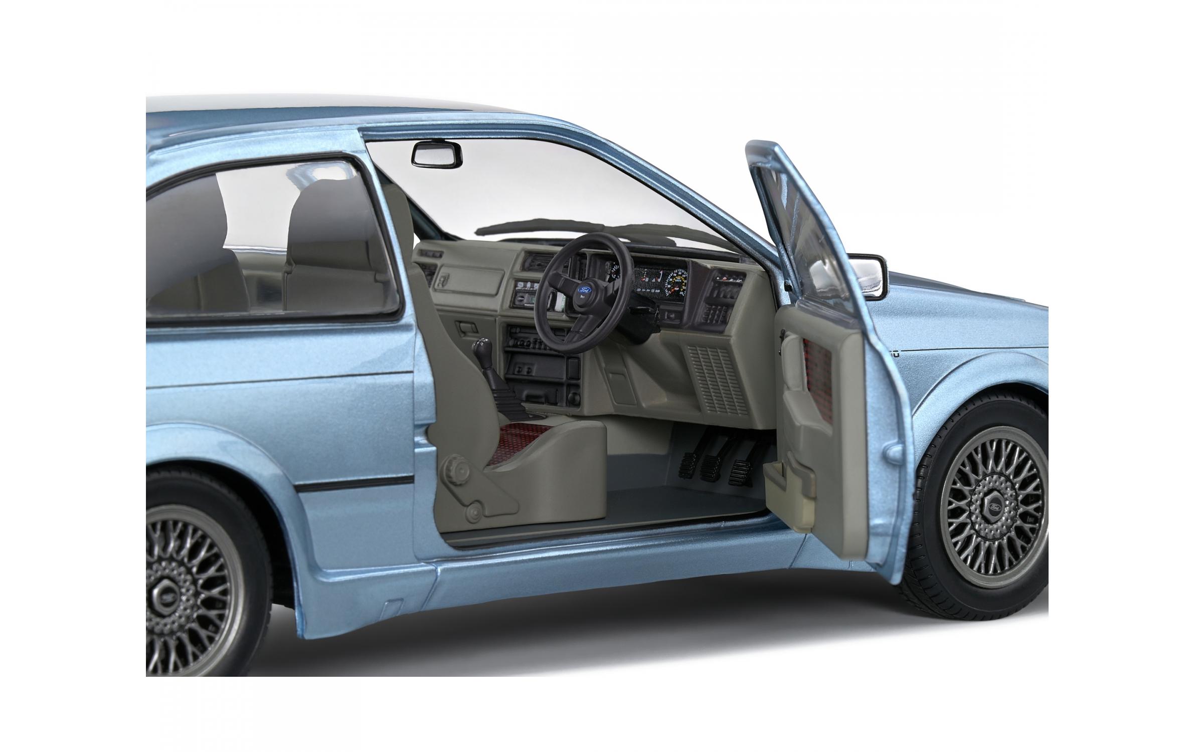 Sportwagen Ford Sierra RS500 Blau, 1:18Detailgetreues Modellauto für Sammler im Massstab 1:18