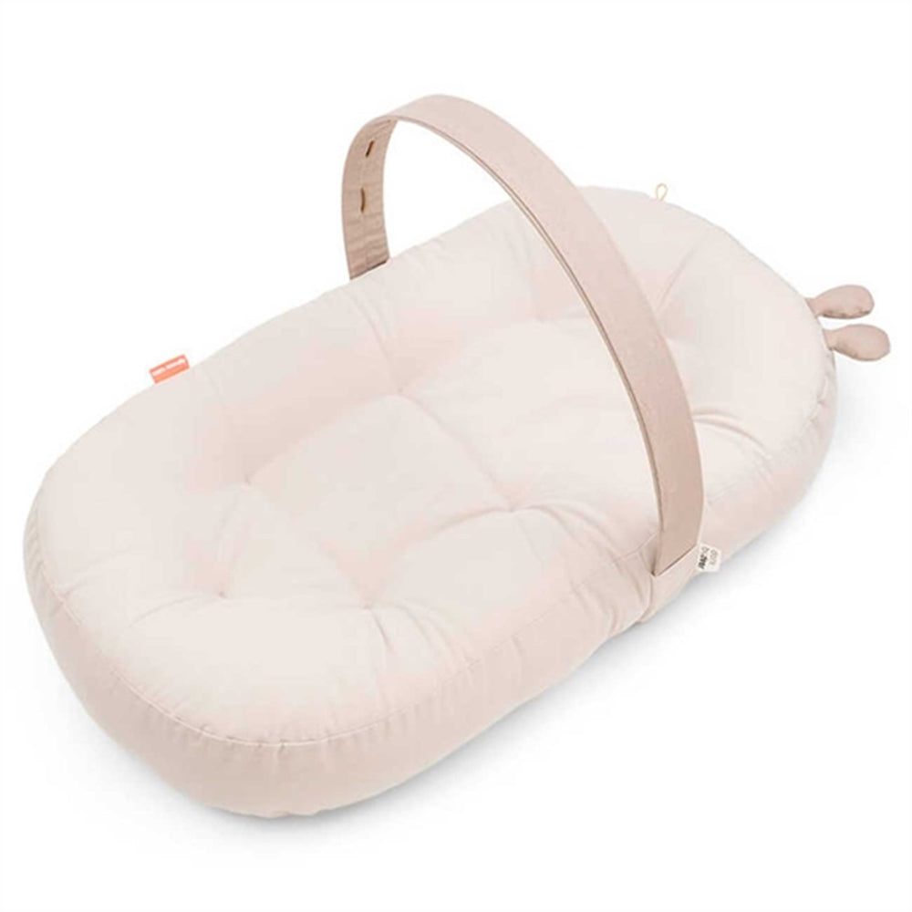 Done by Deer Cozy Lounger M/Aktivitetsbue Raffi Powder