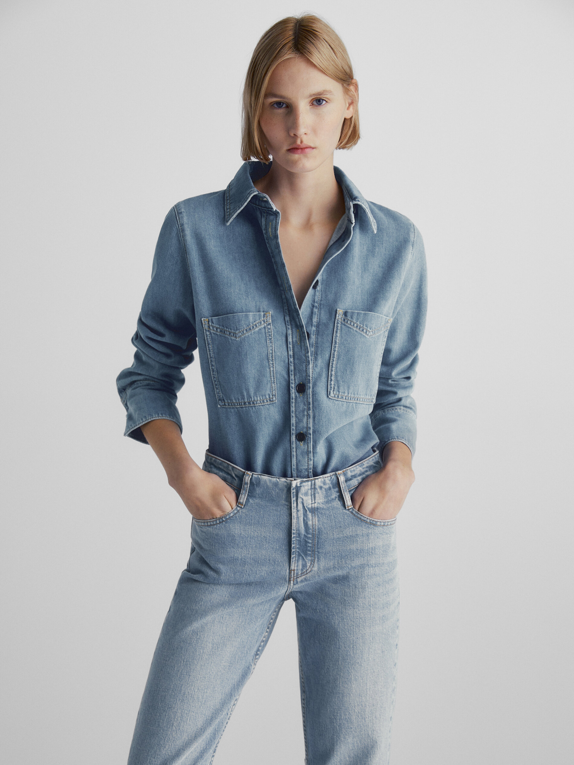 Calça Slim Fit de Tamanho Médio com Costuras - Azul Claro
