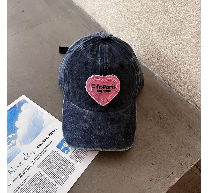 Cap Station - Geborduurde hartapplicatie met letters en gewassen baseballpet