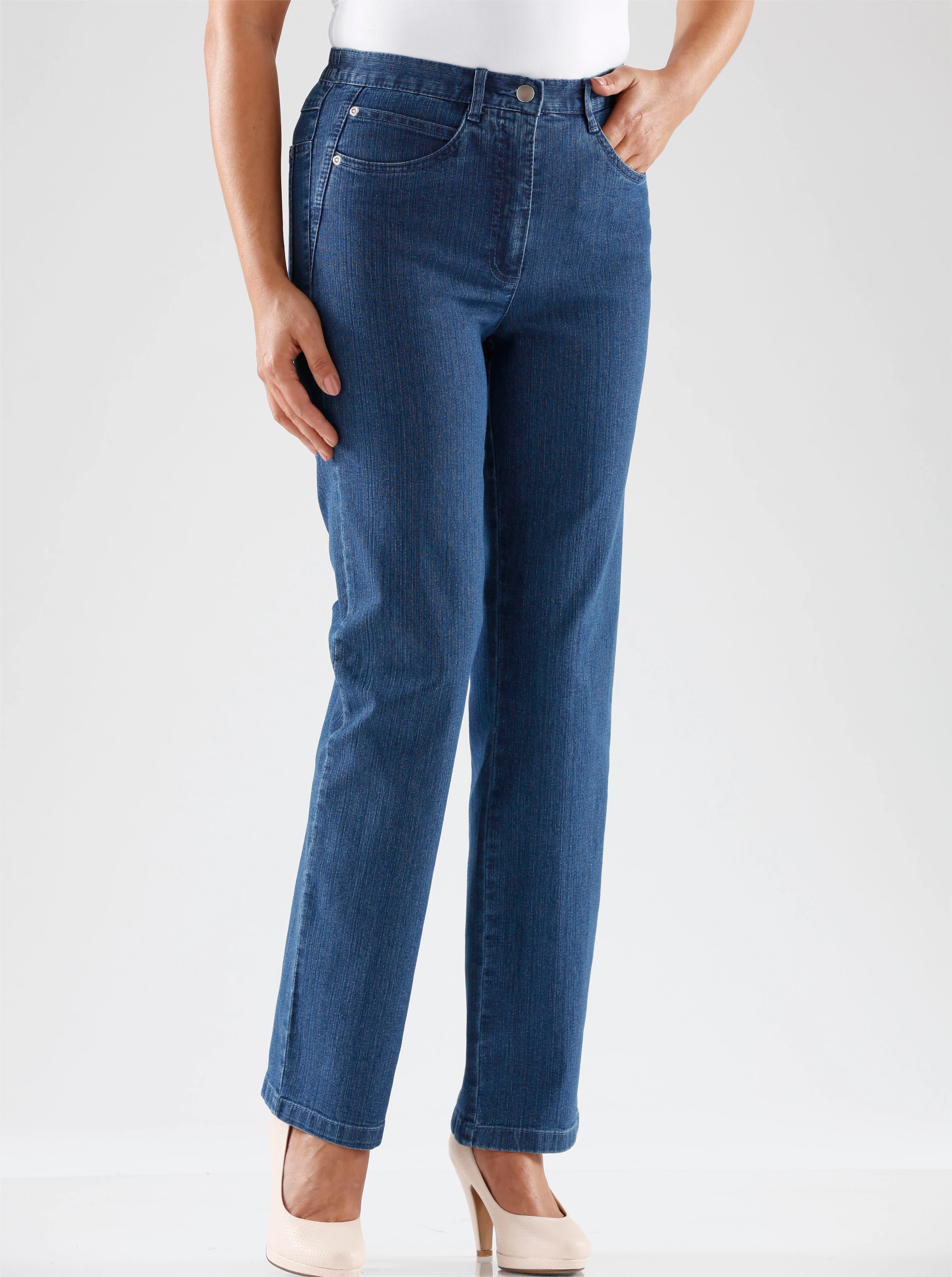 Jeans in blue-stone-washed