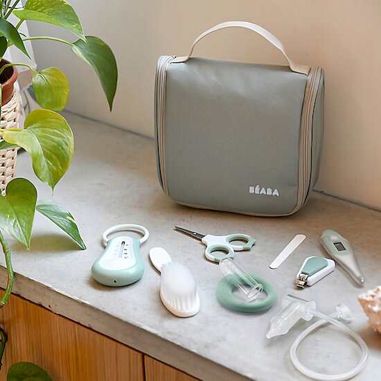 Trousse de Toilette Nomade   Vert Sauge        de               Béaba