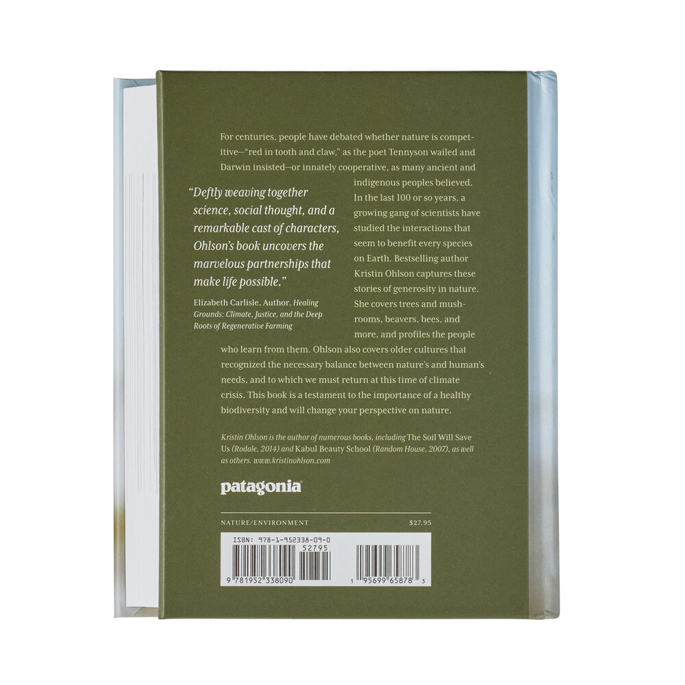 Süß im Kampf mit Zähnen und Klauen: Geschichten von Großzügigkeit und Zusammenarbeit in der Natur (Patagonia Hardcover-Buch)