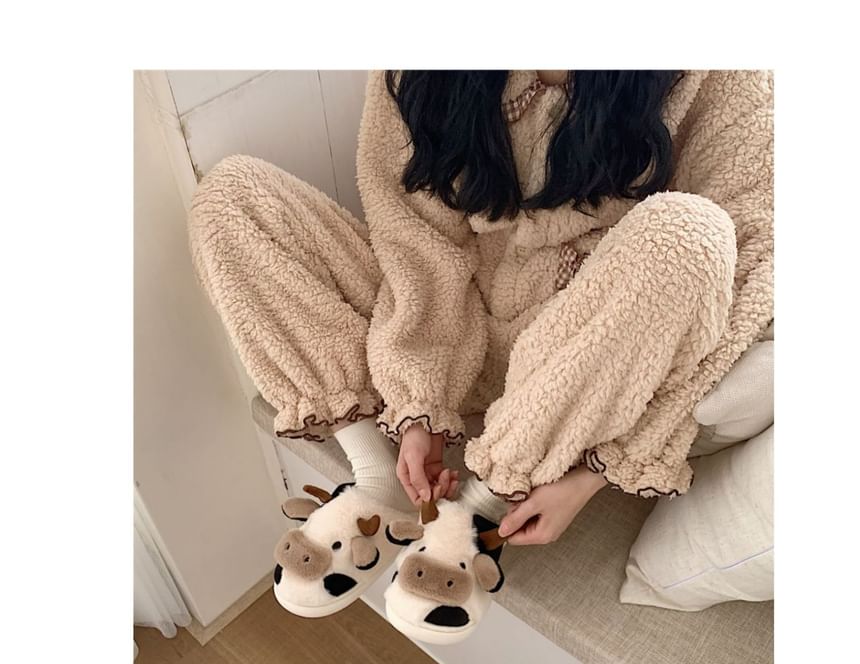 Dalli Daisy - Koe Fluffy Pantoffels