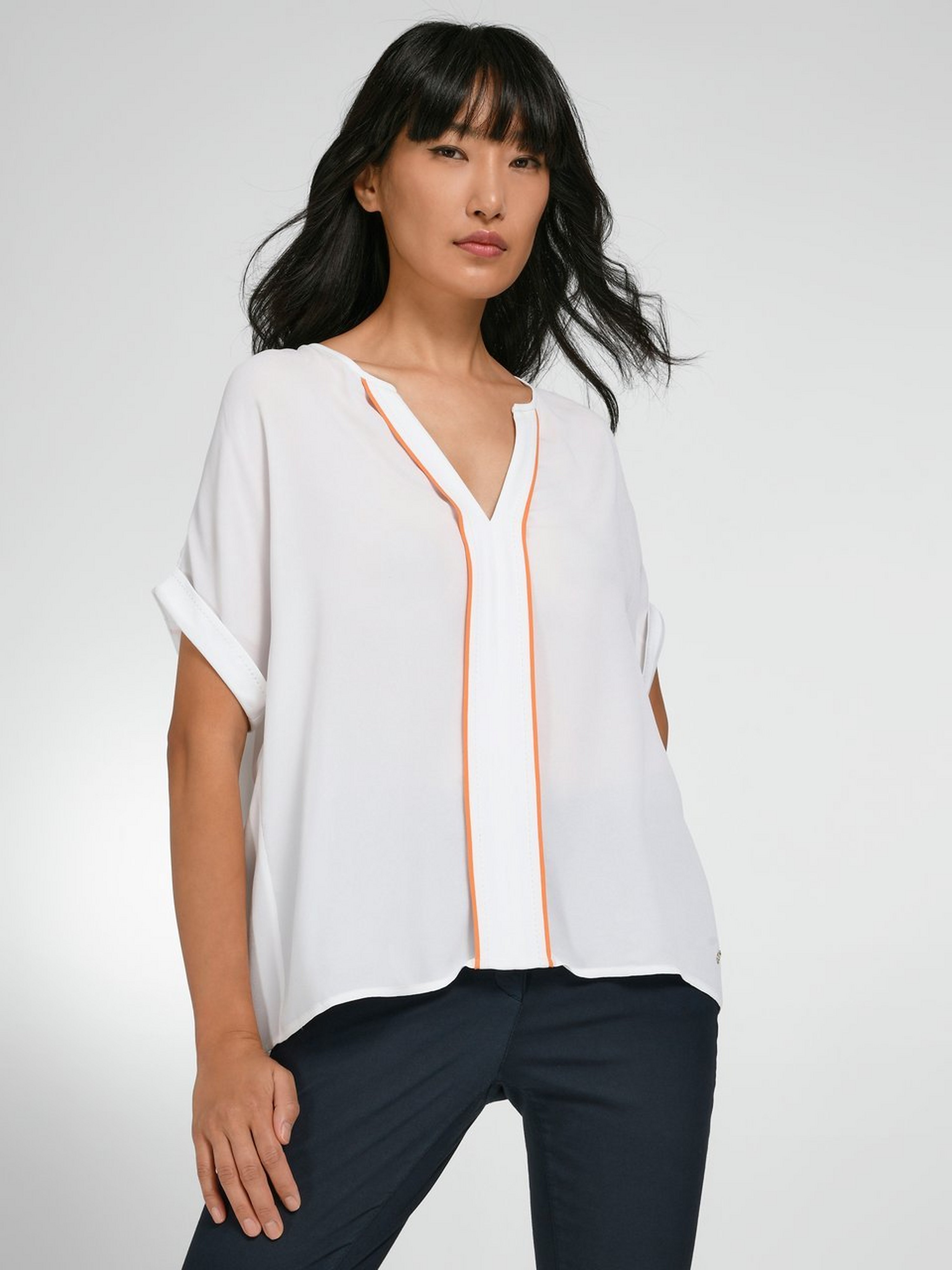 Bluse mit überschnittener Schulter