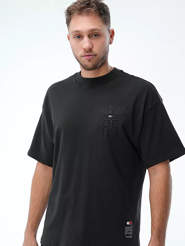 TOMMY JEANS T-Shirt REMASTERED 1985 schwarz