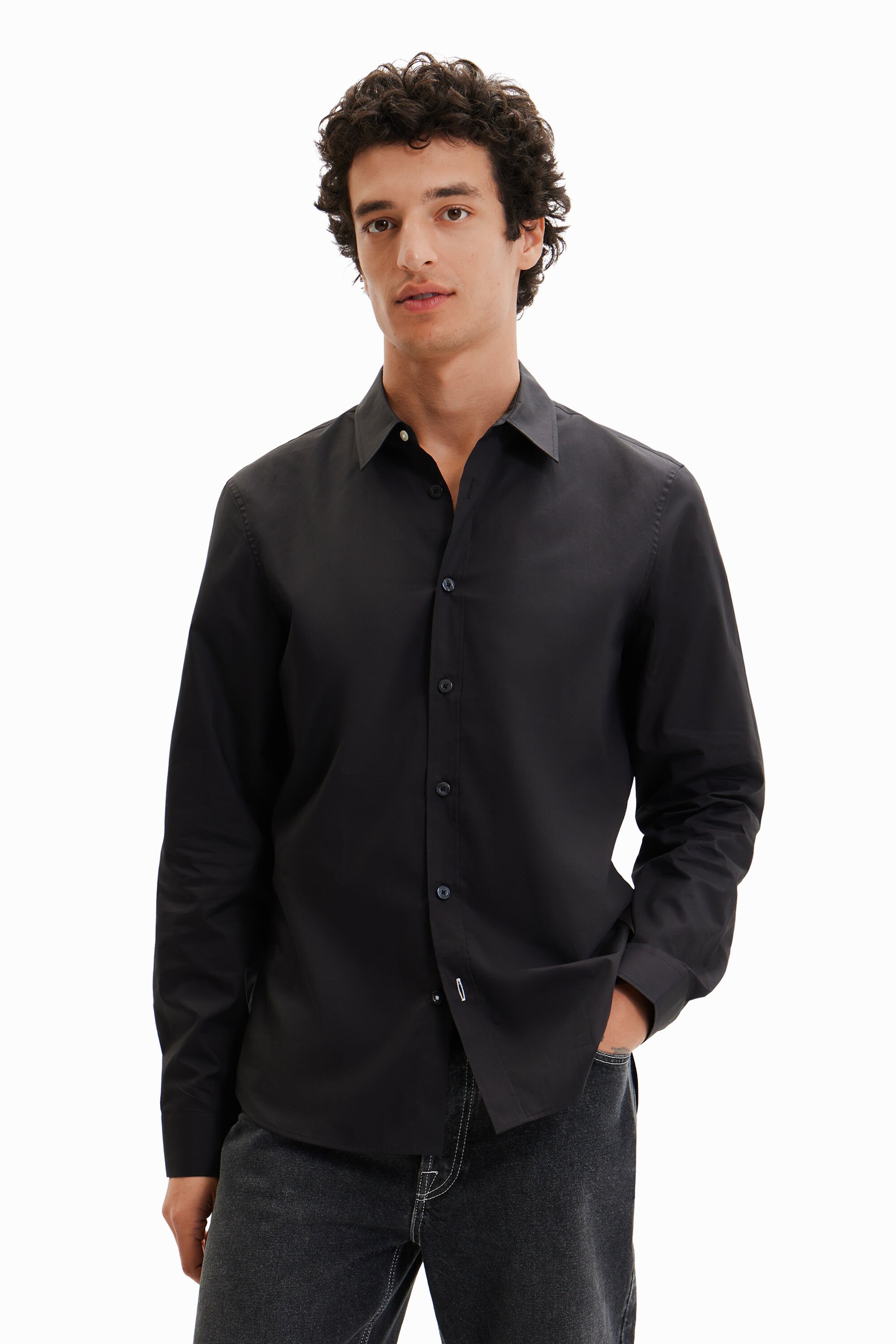 Chemise basique détails contraste