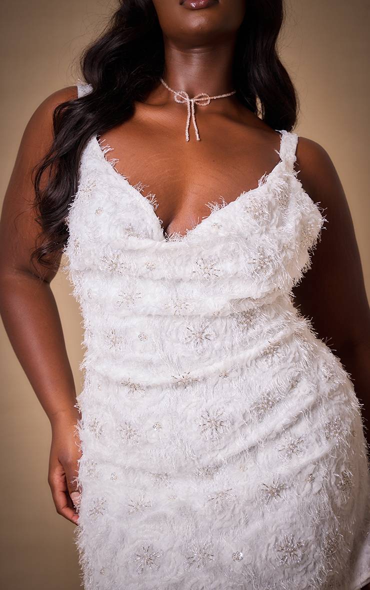 Blanc Robe Droite Premium Plus À Encolure Drapée Brodée De Sequins