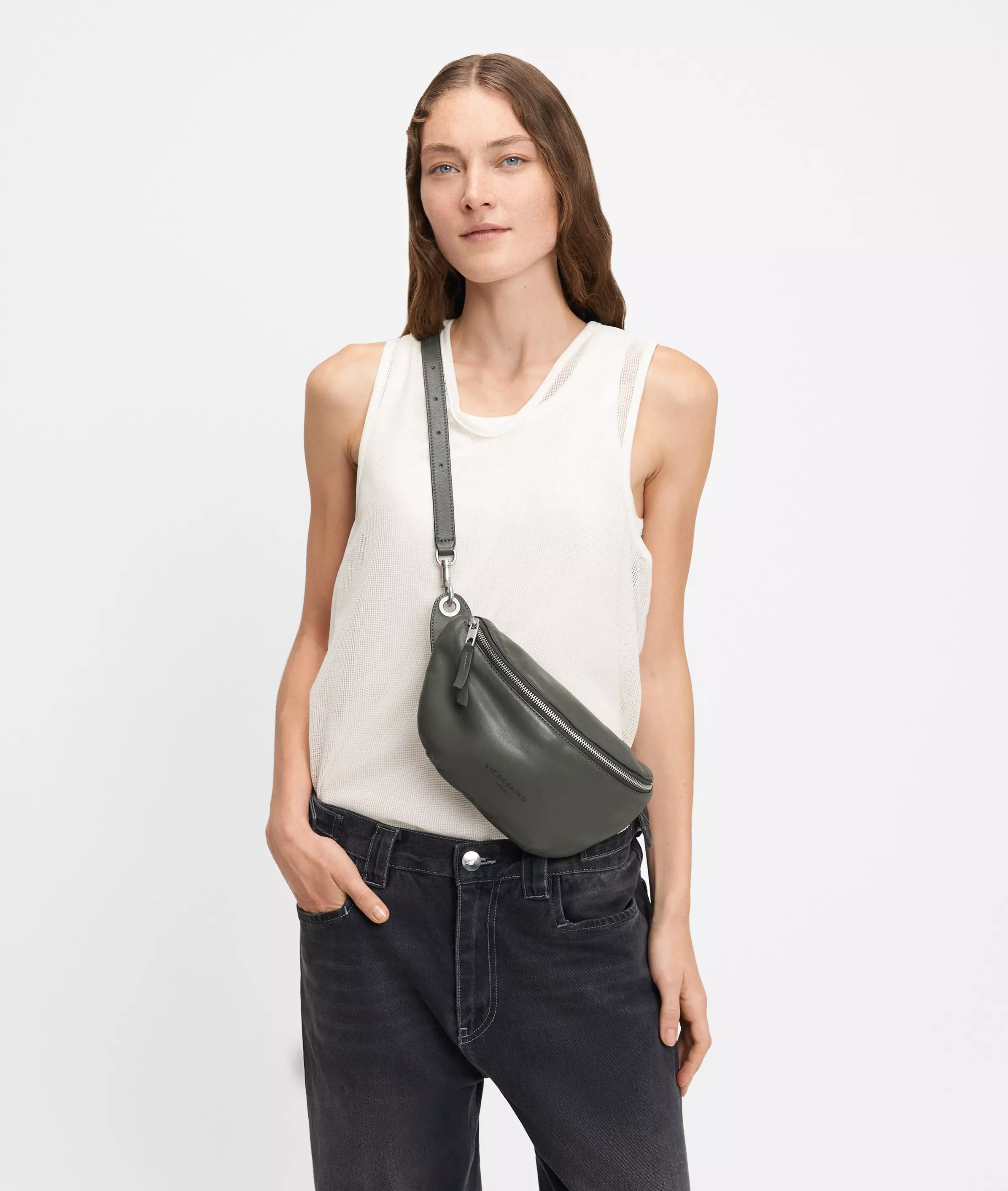 Tavia shoulder bag M Spacious belt bag made from sheepskin