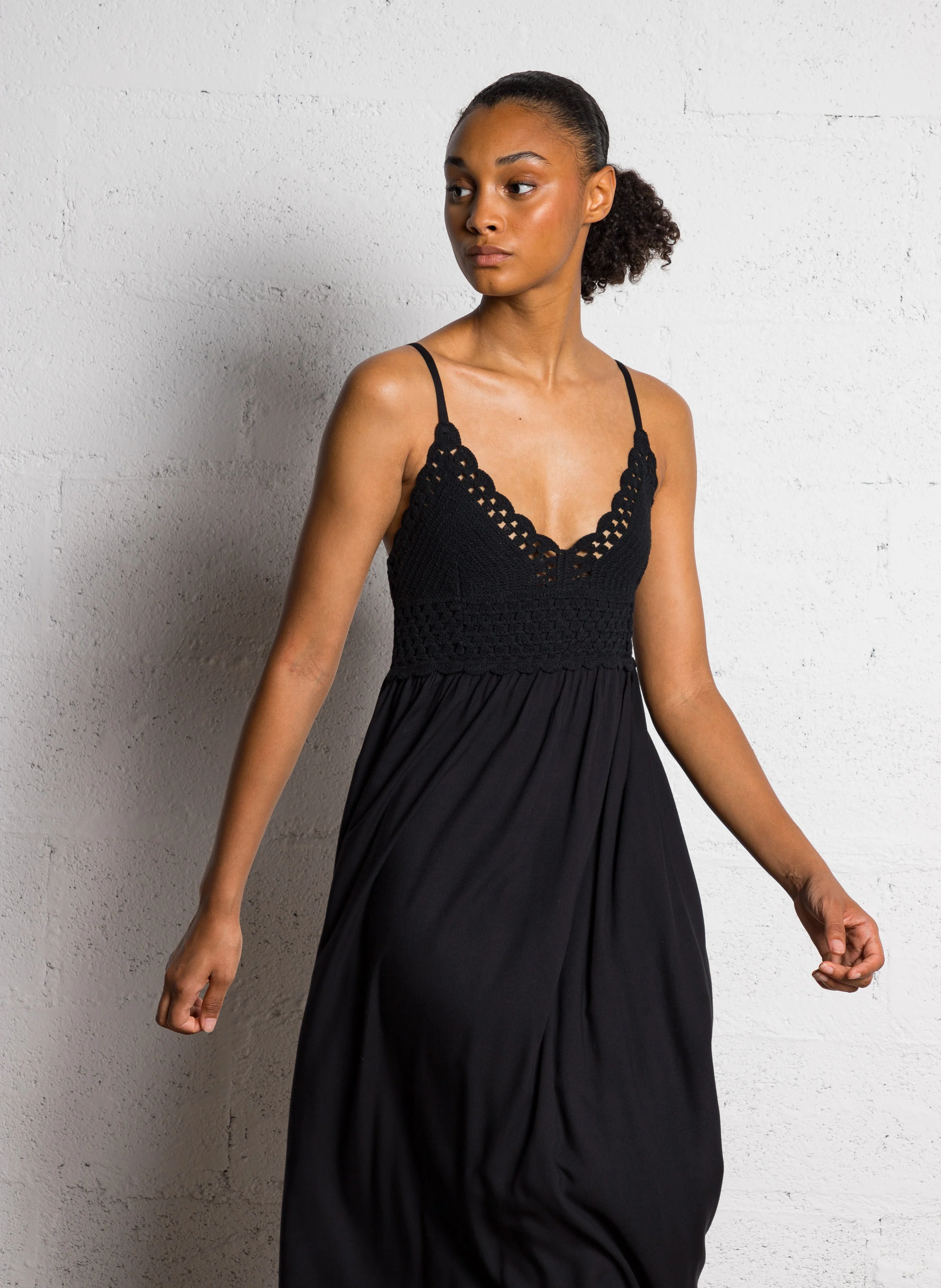 MAELINE - Robe évasée avec macramé | Noir