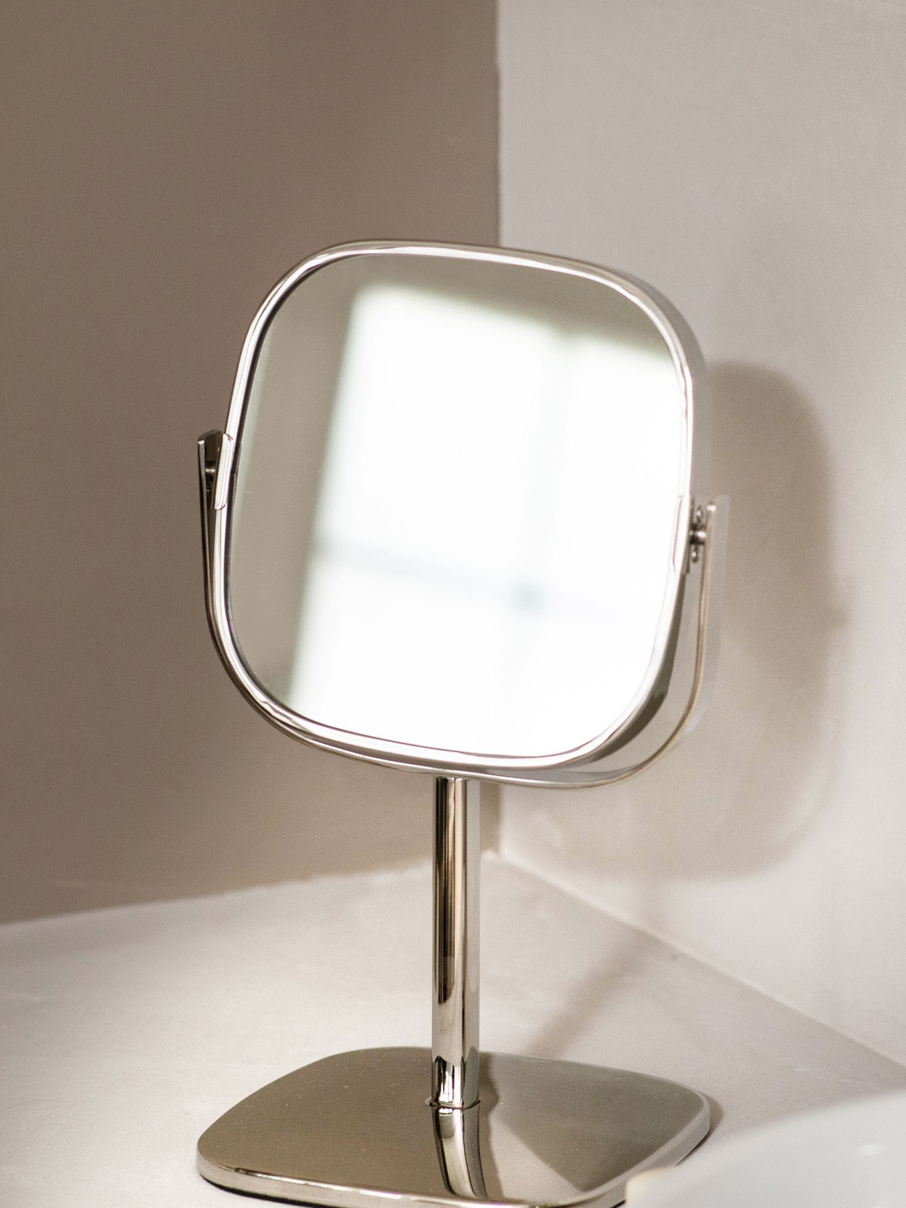 Robert Welch Burford 5x vergrotende spiegel op standaard