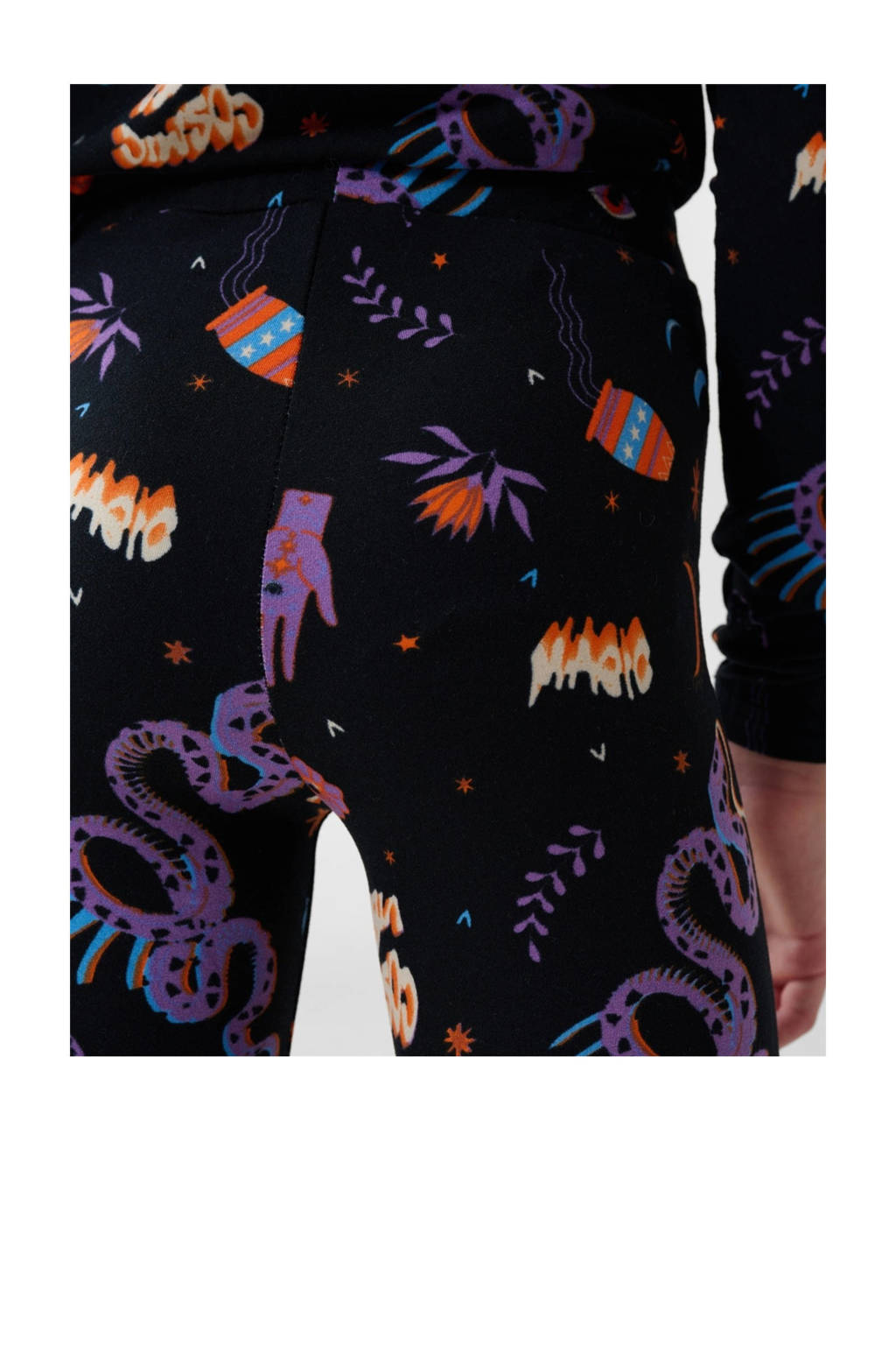 Shoeby high waist flared broek met all over print zwart/oranje/paars