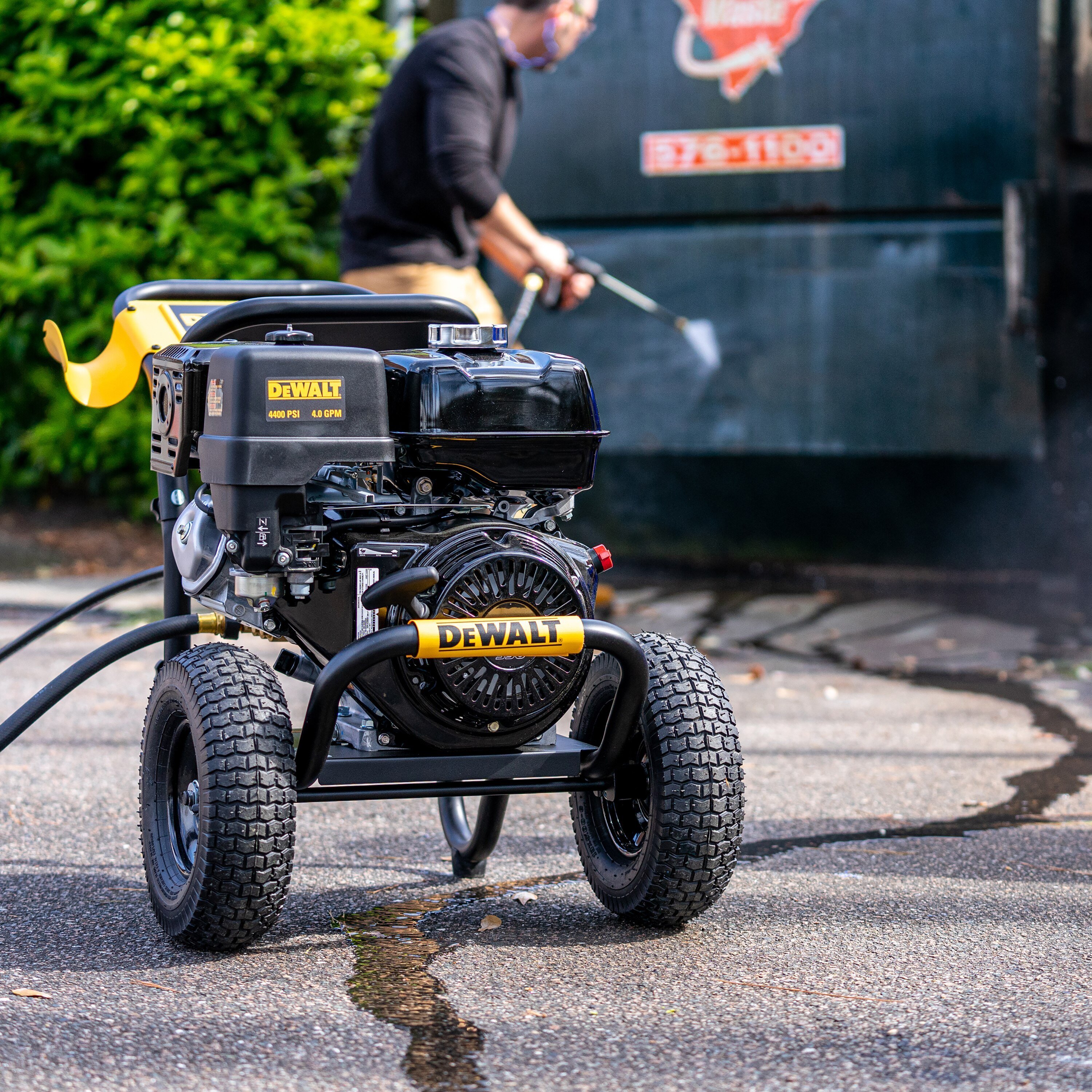 DEWALT DXPW4440 4400 PSI AT 4.0 GPM COLD WATER GAS PRESSURE WASHER POWERED BY HONDA WITH AAA TRIPLEX PUMP