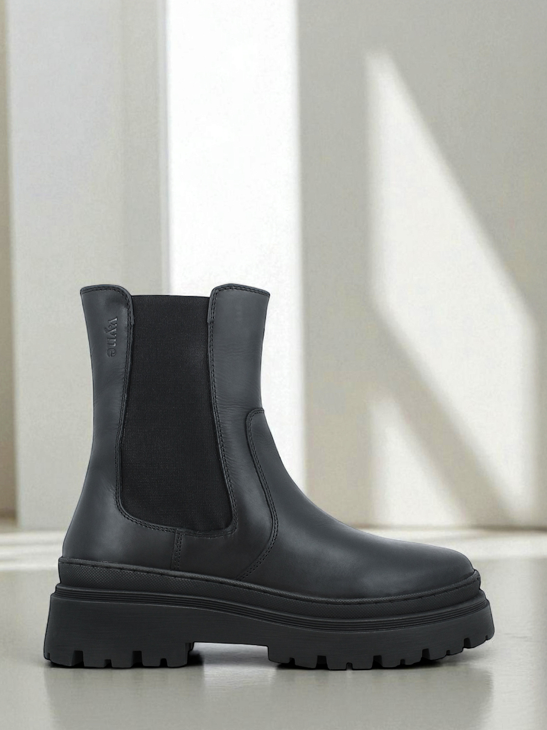 VYNE Portimao Leather Chelsea Black