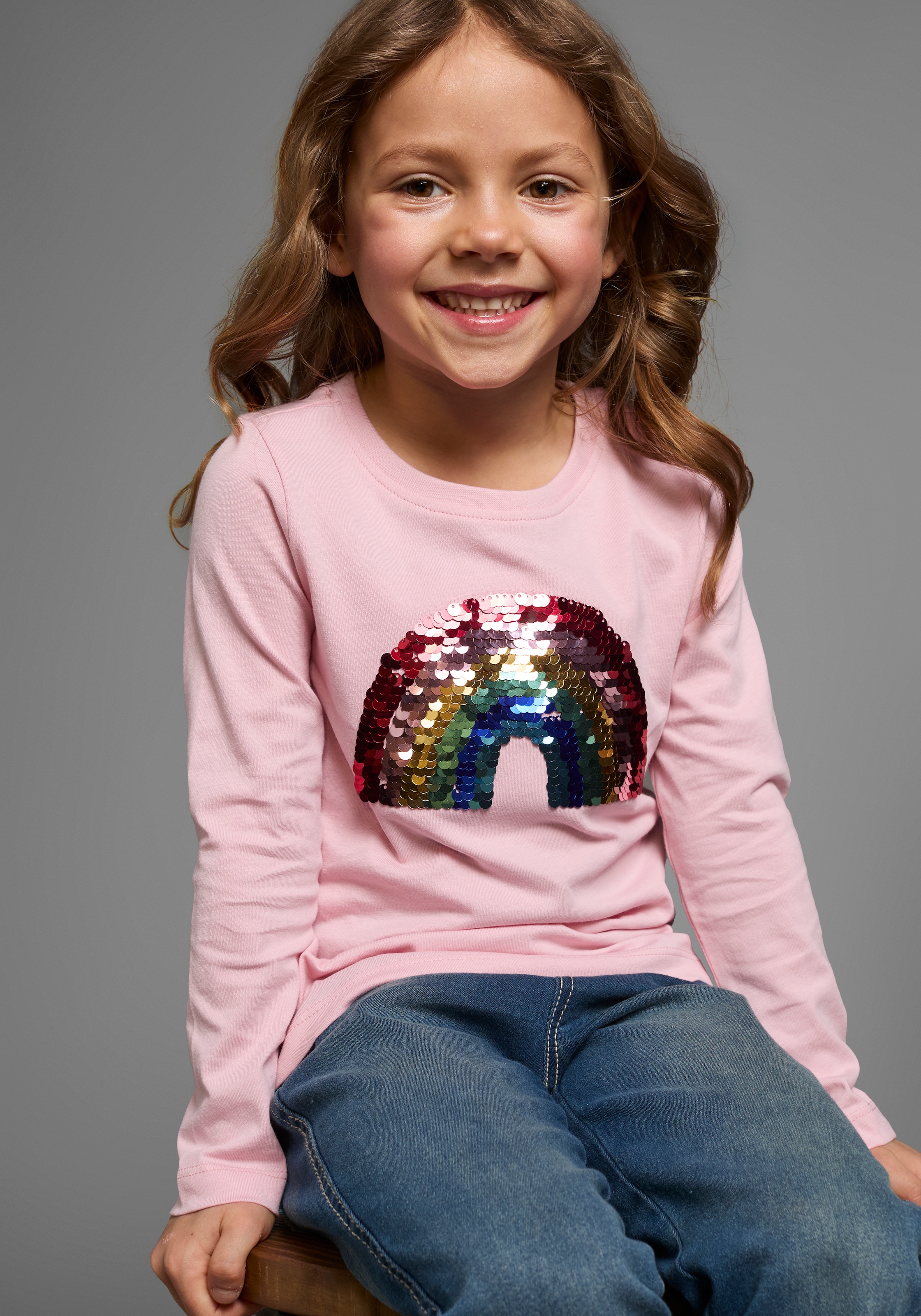 KIDSWORLD Langarmshirt »Regenbogen Pailletten-Applikation«, Langarm,  Basic-Passform,  mit schimmernden Pailletten-Applikationen